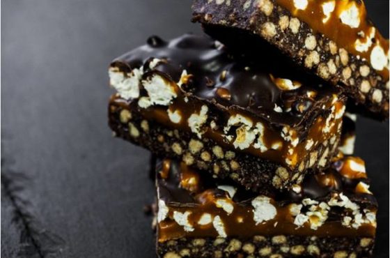 Bakels Chocolate Fudge Topping | vanilla sponge premix | recipes | melting moments | donut mix | vegan cake